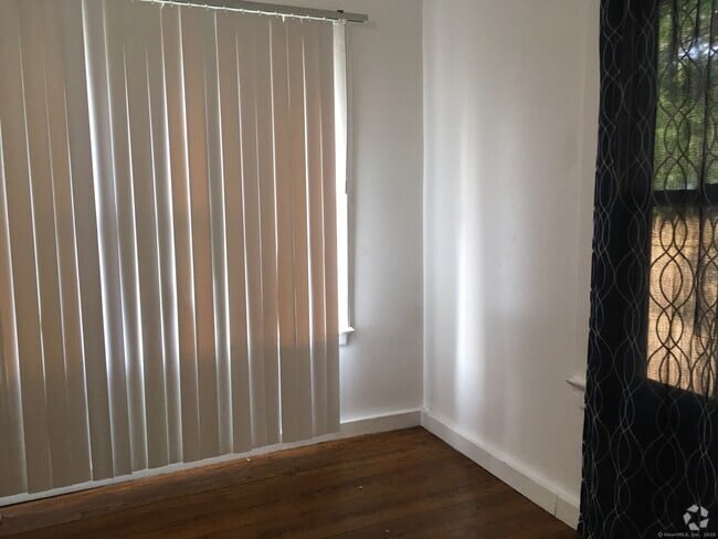 Building Photo - 28 Compton St Unit 1 Rental