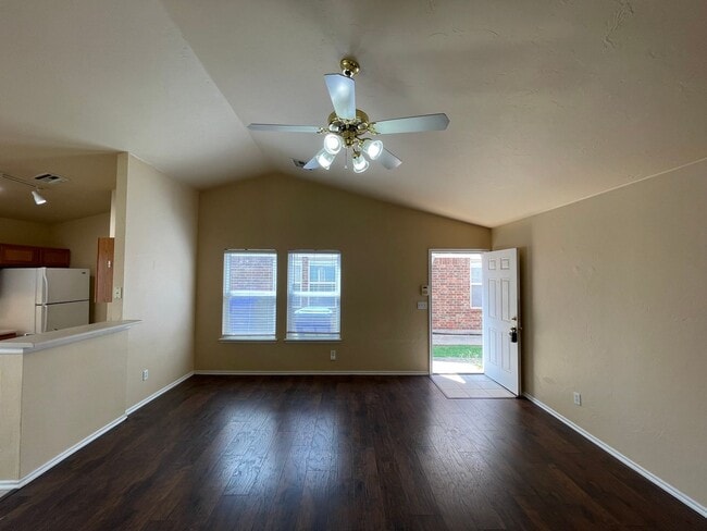 Photo - 1913 Leeds Ln