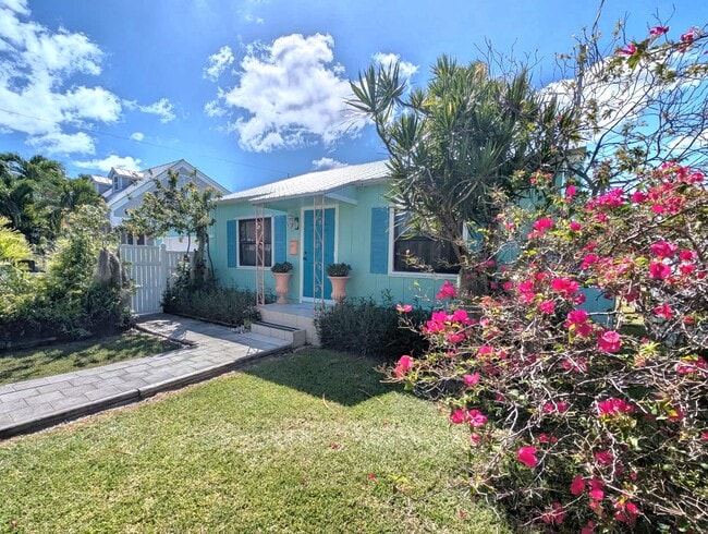 Look at the flowers! - 2005 Fogarty Ave