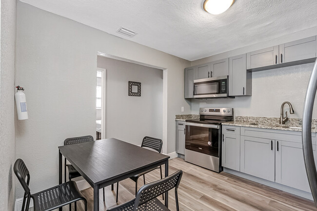 Building Photo - 8716 N 15th St Rental