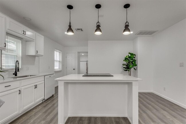 Building Photo - 1617 NW 31st St Rental