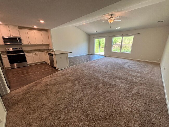 Photo - 127 Sundew Rd