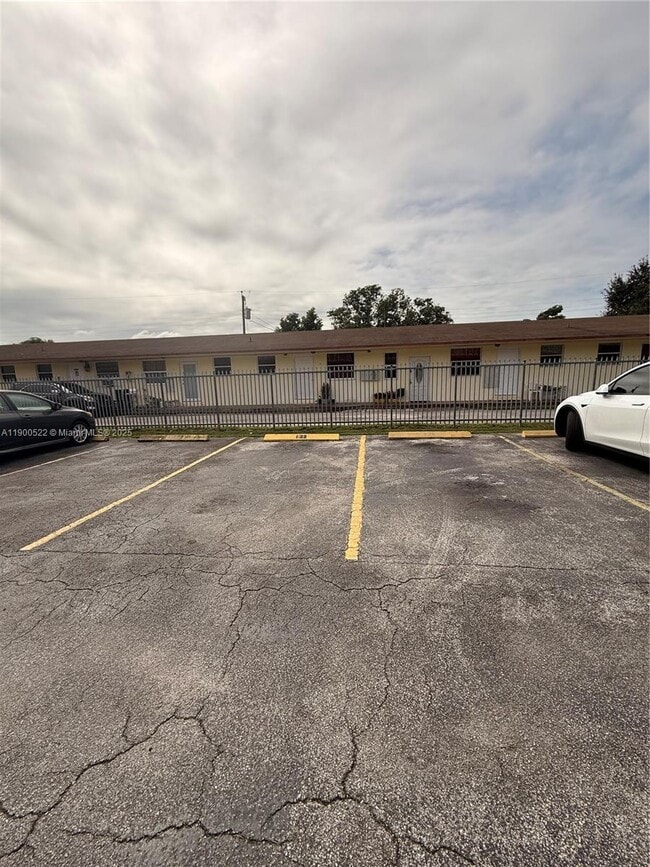 Photo - 1154 W 35th St Unit 124