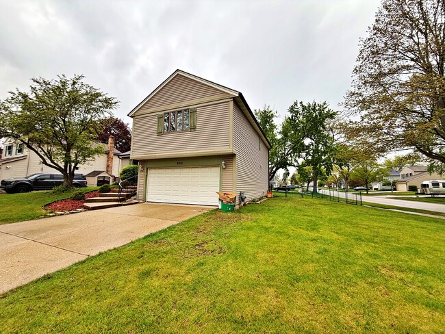 Photo - 800 W Beechtree Ln