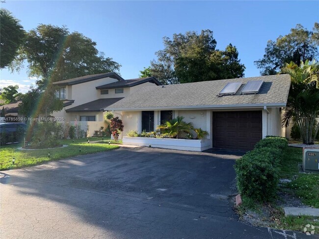 Building Photo - 8271 SW 39th Ct Rental