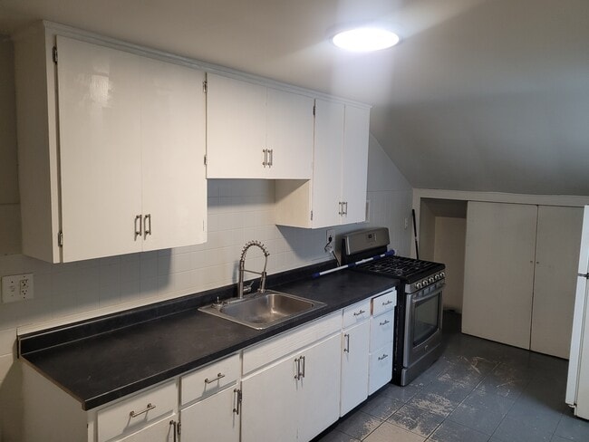 Building Photo - 315 Julian St Unit 2