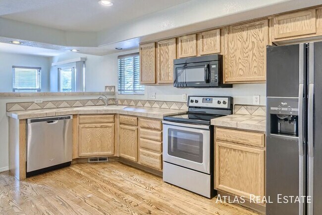 Photo - 715 Ridgebury Pl