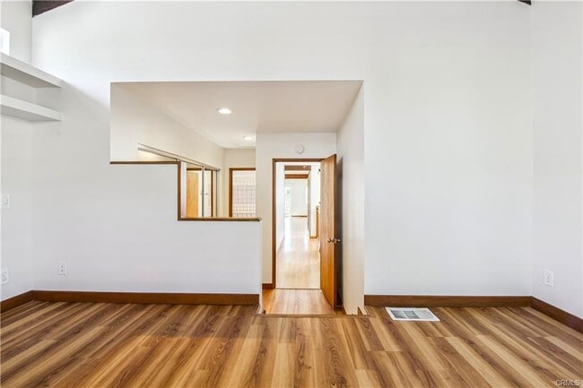 Photo - 1834 Rhodes St