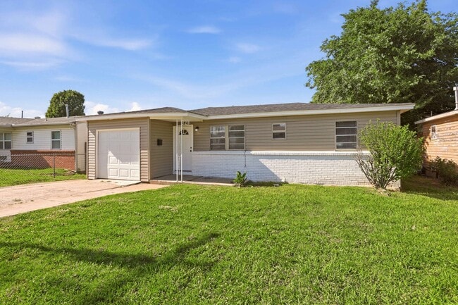 Photo - 321 SE 67th St