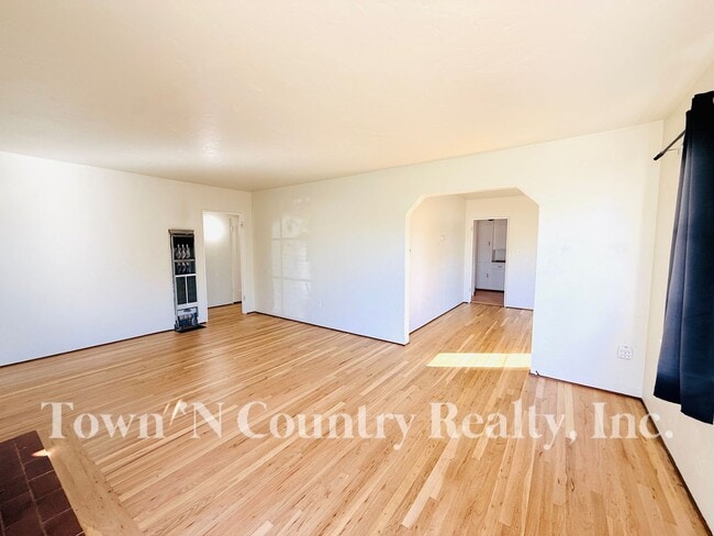 Photo - 317 Lorimer St