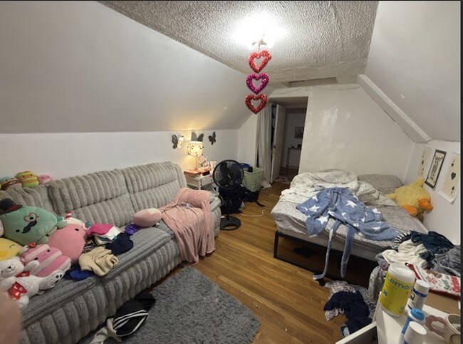 Photo - 3 Bed Each with their OWN BATHROOM!!!! Living Room