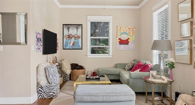 Photo - 507 W N Loop Blvd