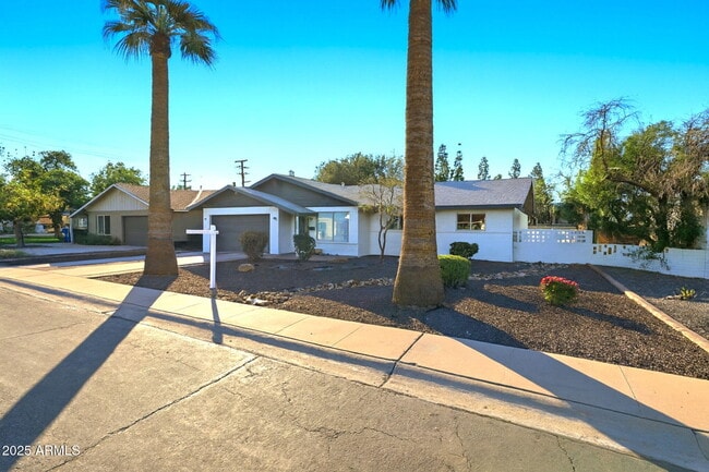 Photo - 233 E Huntington Dr