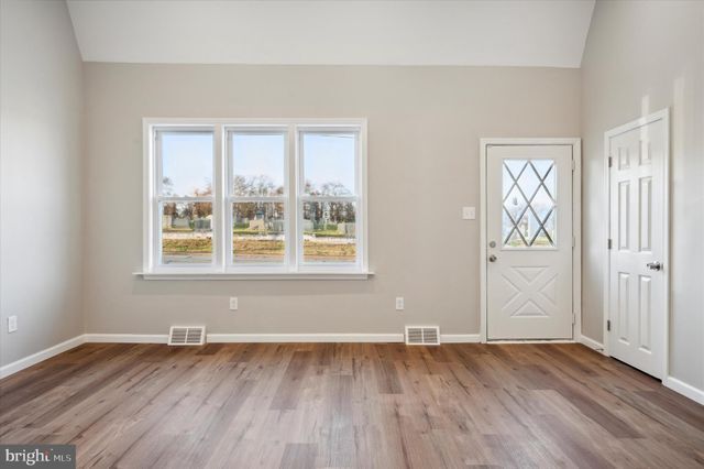 Photo - 137 E Laughead Ave