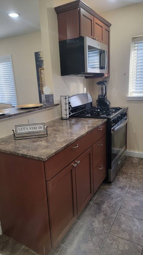 Kitchen - 2137 Highland Ave