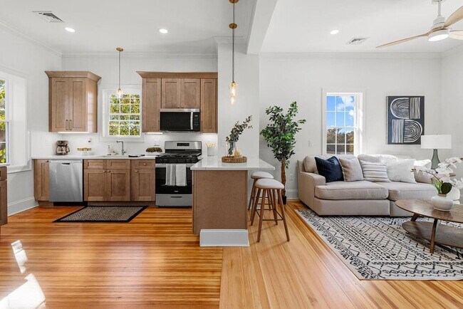 Photo - 508 Charles St