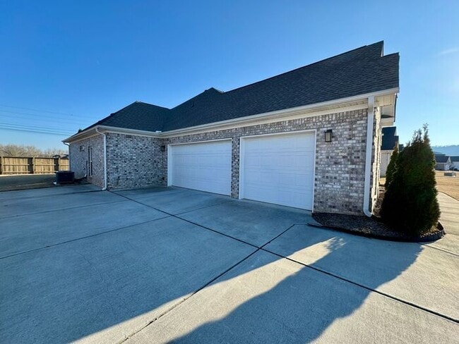 Photo - Look and Lease