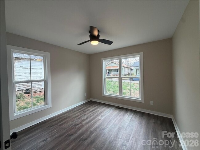Photo - 620 W Bell St