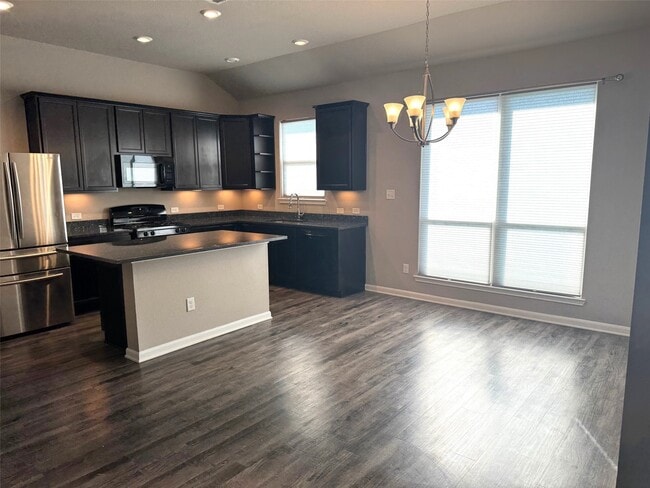 Photo - 163 Emery Oak Way