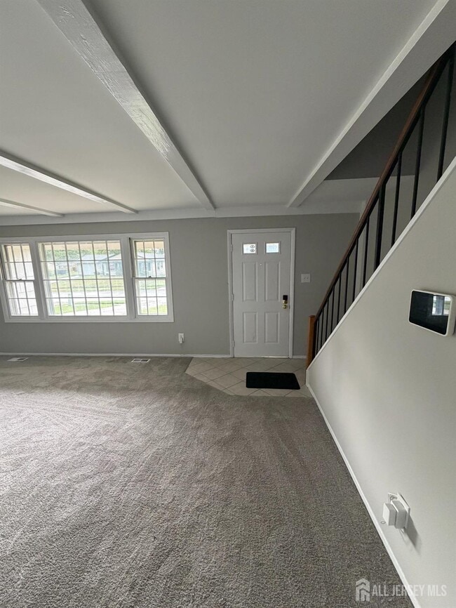 111 Edge Ln