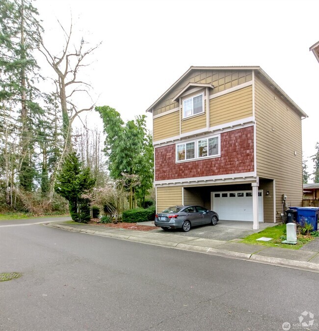 Building Photo - 1256 Ash Ave Rental