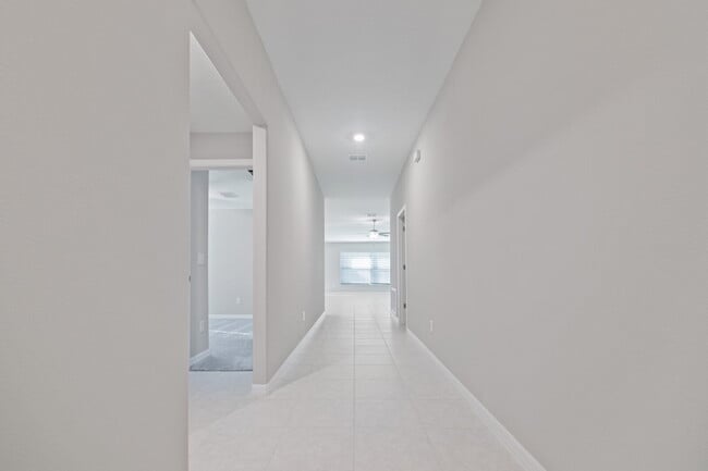 Photo - "Internet & Cable Included"
Epperson community Charming 4-Bed one floor house in Wesley Chapel –...