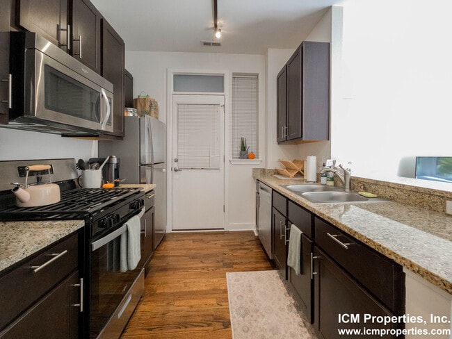 Photo - 1930 N Lincoln Ave Unit 1900-103