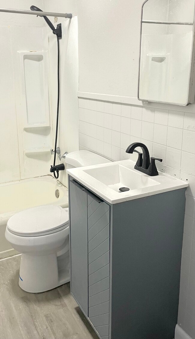 Photo - 869 Geranium St