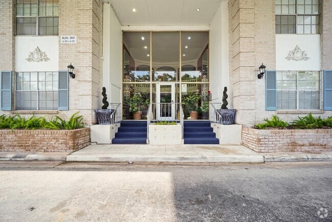 Building Photo - 2601 Bellefontaine Unit B114 Rental