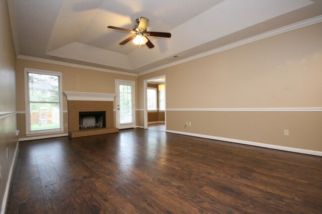 Photo - 104 Hollington Dr NE