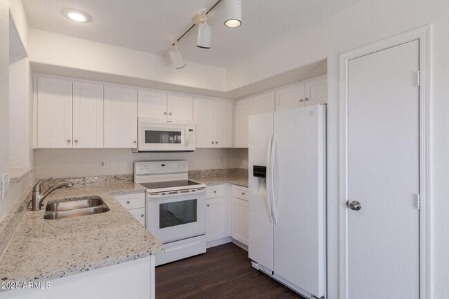 Photo - 43762 W Carey Dr