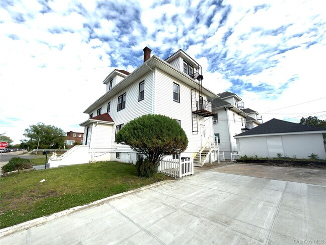 302 W Hudson St