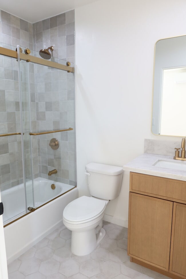 Photo - 1769-1775 N Gower St