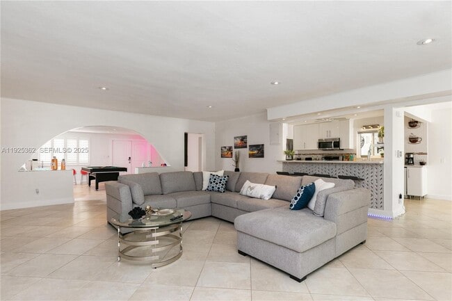 Building Photo - 1900 N Victoria Park Rd