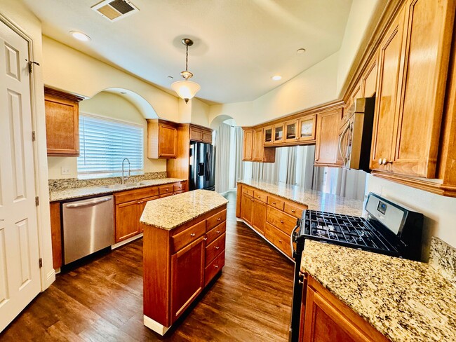 Photo - Beautiful 3 Bedroom 2 Bath Home in Los Banos FOR RENT!