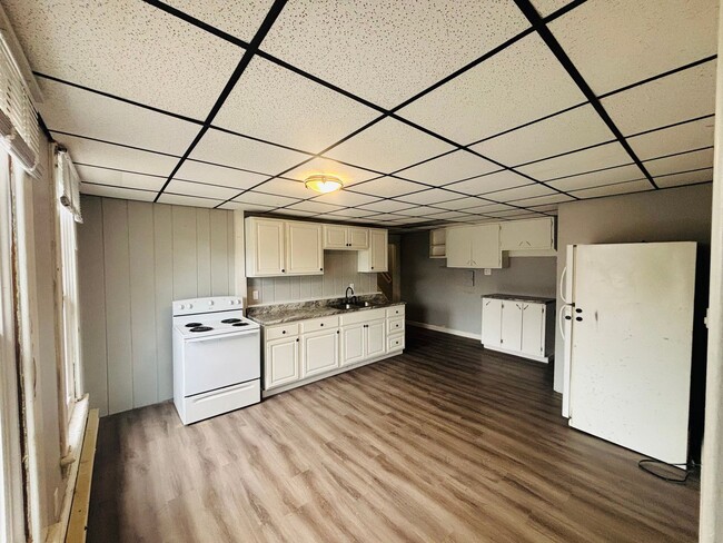 Photo - Huge 5BD Two Story Apartment Blocks from D... Unit Apt 7