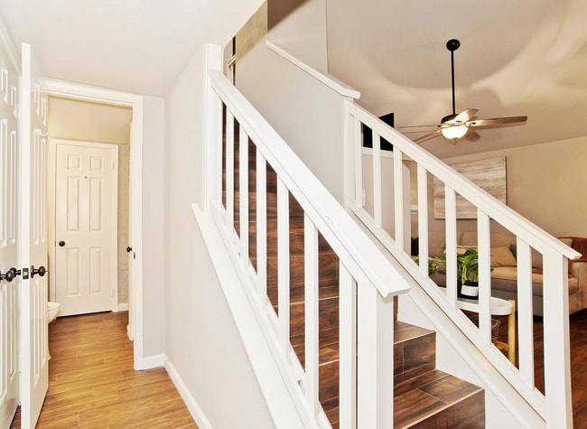 Photo - 300 Cimarron Way