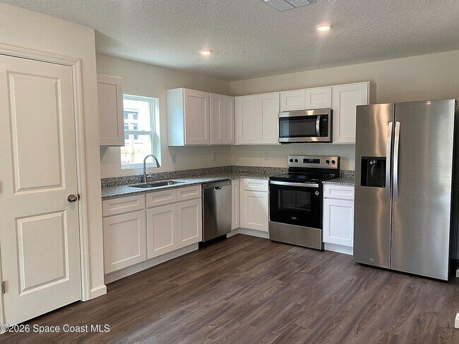 Photo - 812 Brookfield St SE