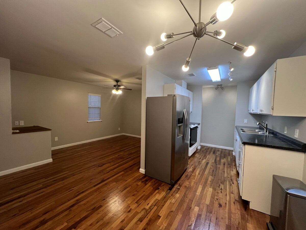Photo - 719 W Georgia St Apartment Unit B