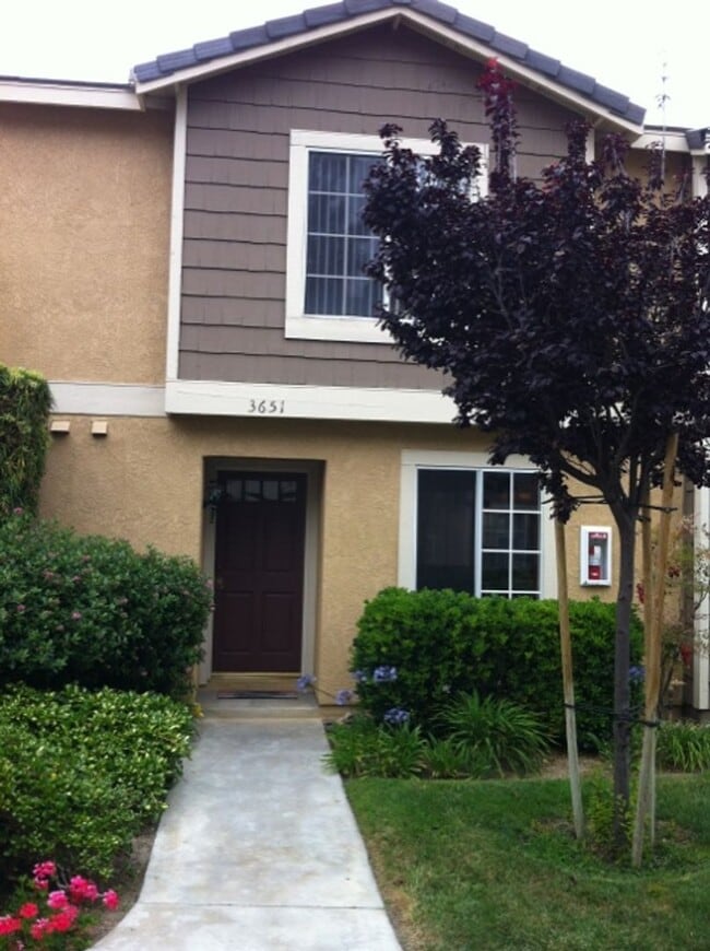 Building Photo - Carmel Valley Condo with garage