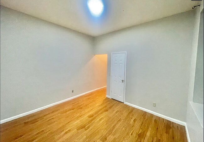 Photo - Spacious First-Floor Studio Near Incline District — Updated Kitchen, Tall Ceilings, W/D Hookups Unit 3