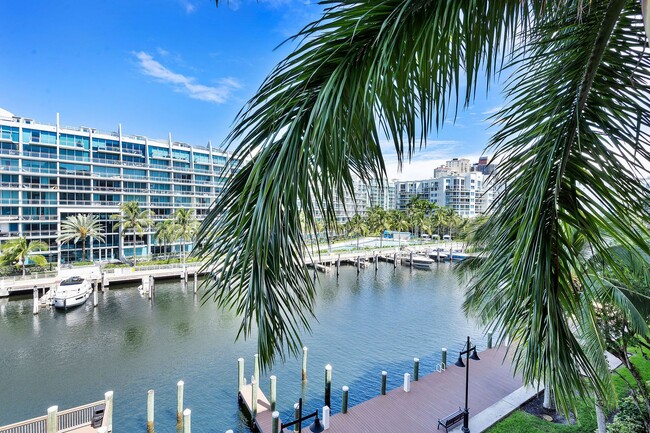 Building Photo - 3001 NE 185th St