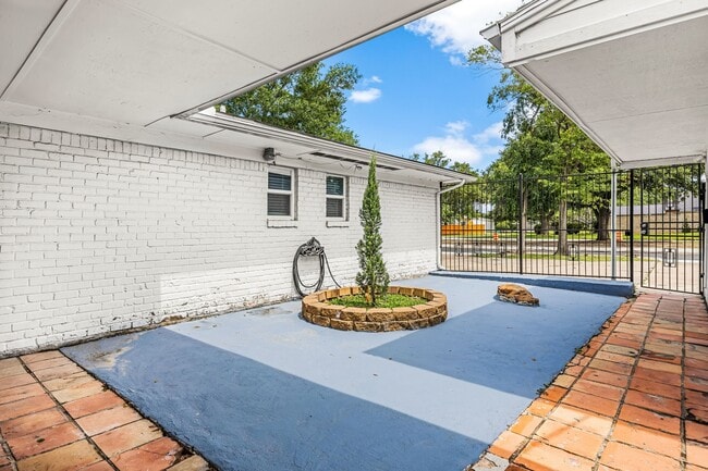 Photo - 7606 Richmond Ave.