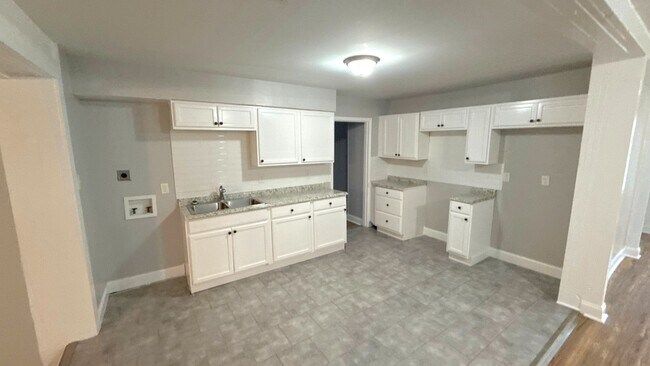 Photo - 2389 Scaper St