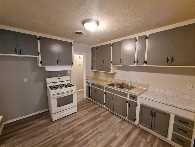 Photo - 1128 Karen Rd