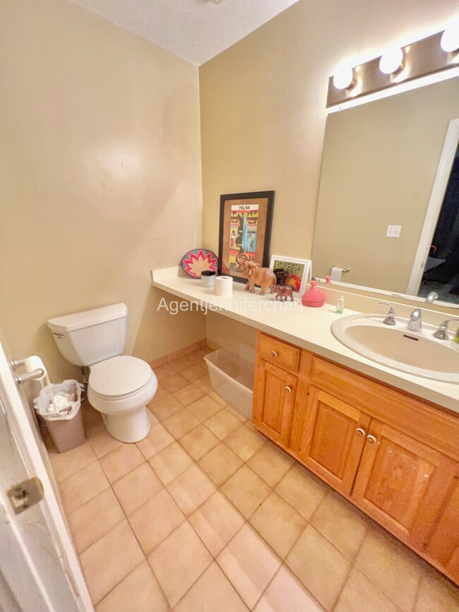 Photo - 147 Kelton St Unidad 715