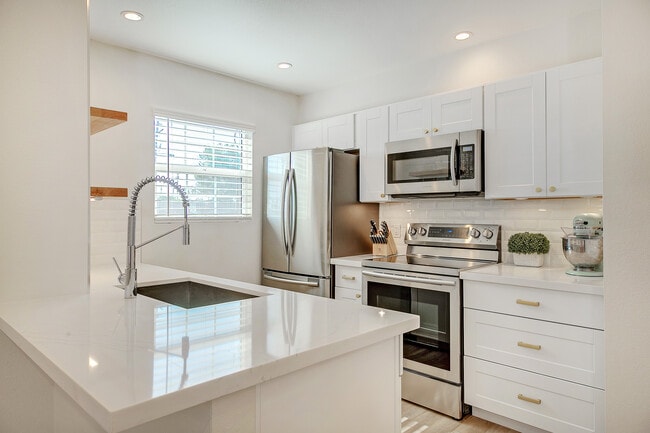 Photo - 2301 E University Dr