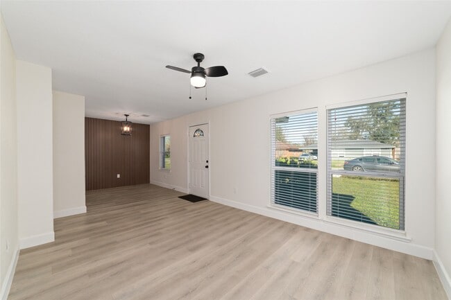 Building Photo - 714 E 43rd St