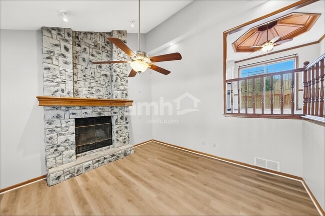 409 SE Onyx Cir