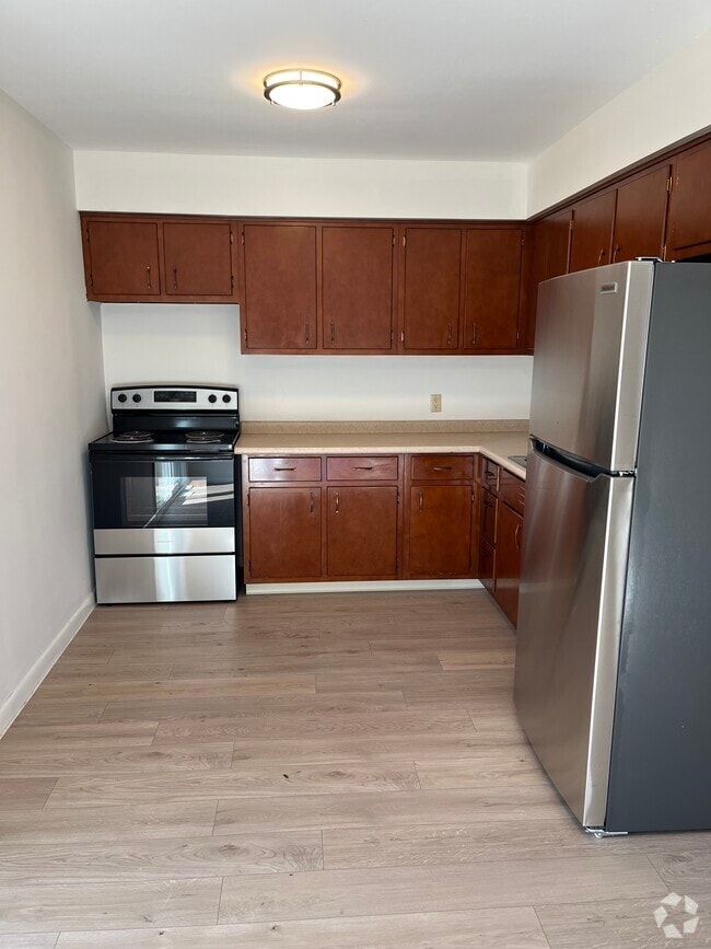 Building Photo - 617 Broad St Rental